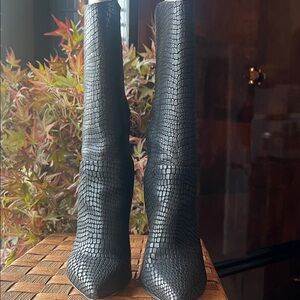 Elegant Vince Camuto Black Textured Women's Boots